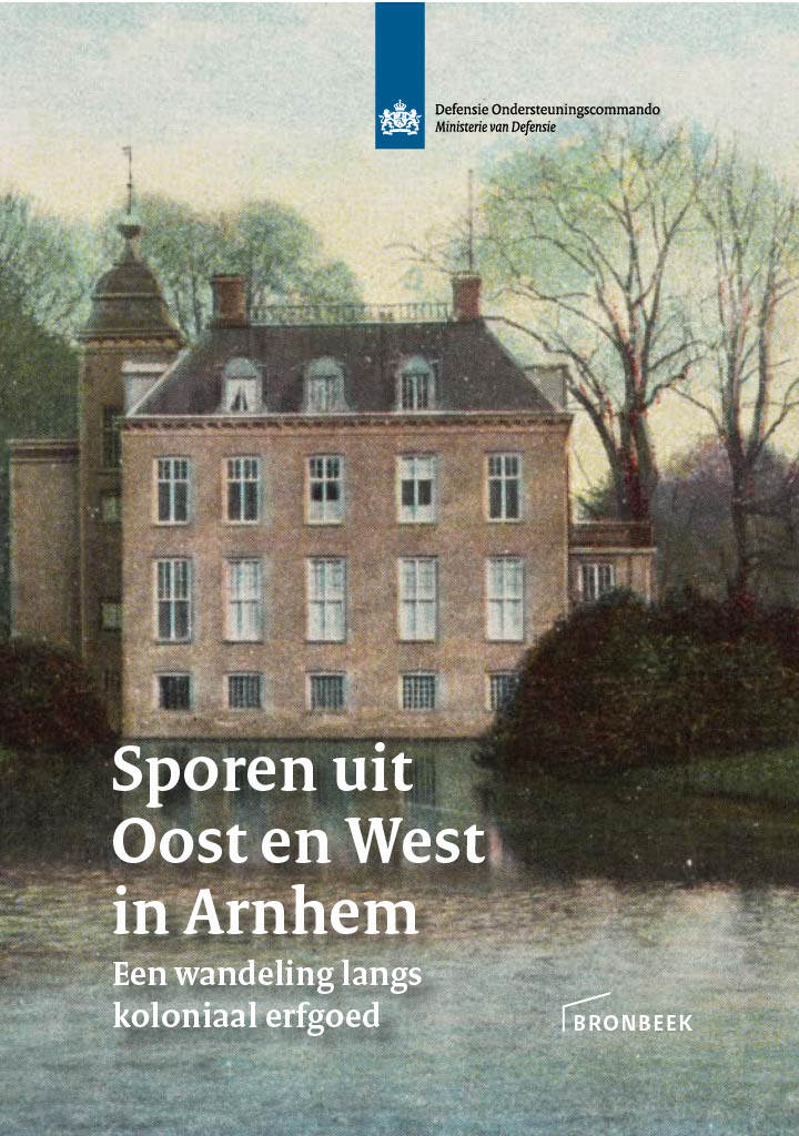 Omslag van 'Sporen uit Oost en West in Arnhem, een wandeling langs koloniaal erfgoed' door Judith Reindersma, een uitgave van Museum Bronbeek